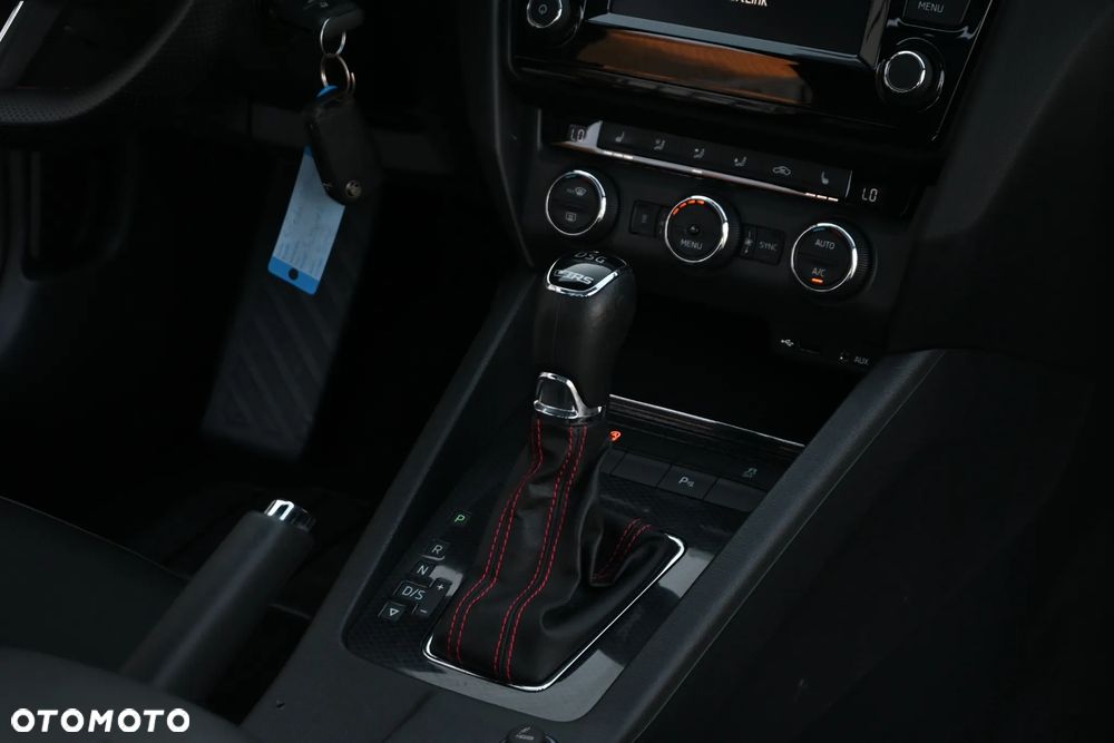 Skoda Octavia 2.0 TDI DSG RS - 22