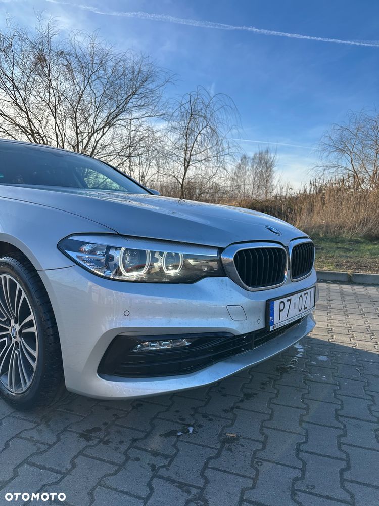 BMW Seria 5 520d Sport Line - 2