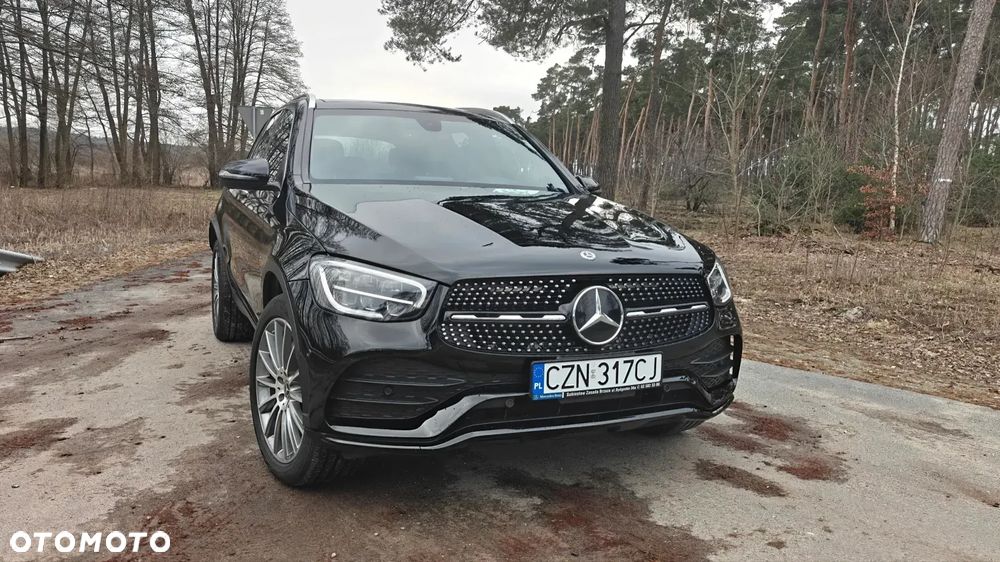Mercedes-Benz GLC 300 4Matic 9G-TRONIC AMG Line - 2
