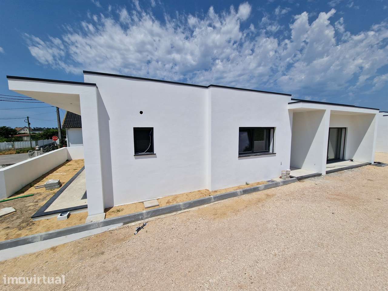 Moradia térrea T3 geminada por garagem - Grande imagem: 3/13