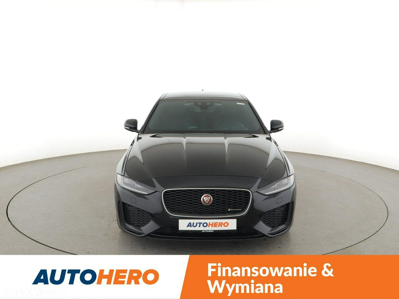 Jaguar XE 2.0 D180 AWD R-Dynamic SE - 11