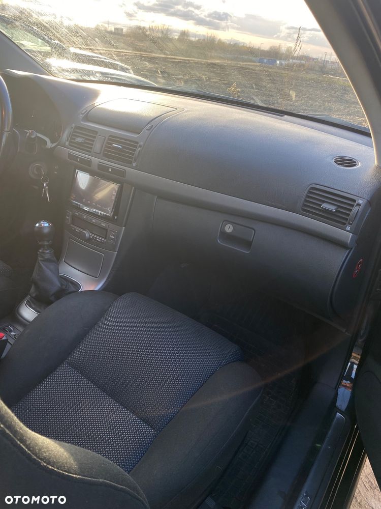 Toyota Avensis - 5