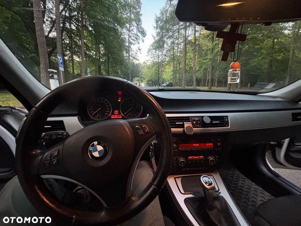 BMW Seria 3 318i - 6