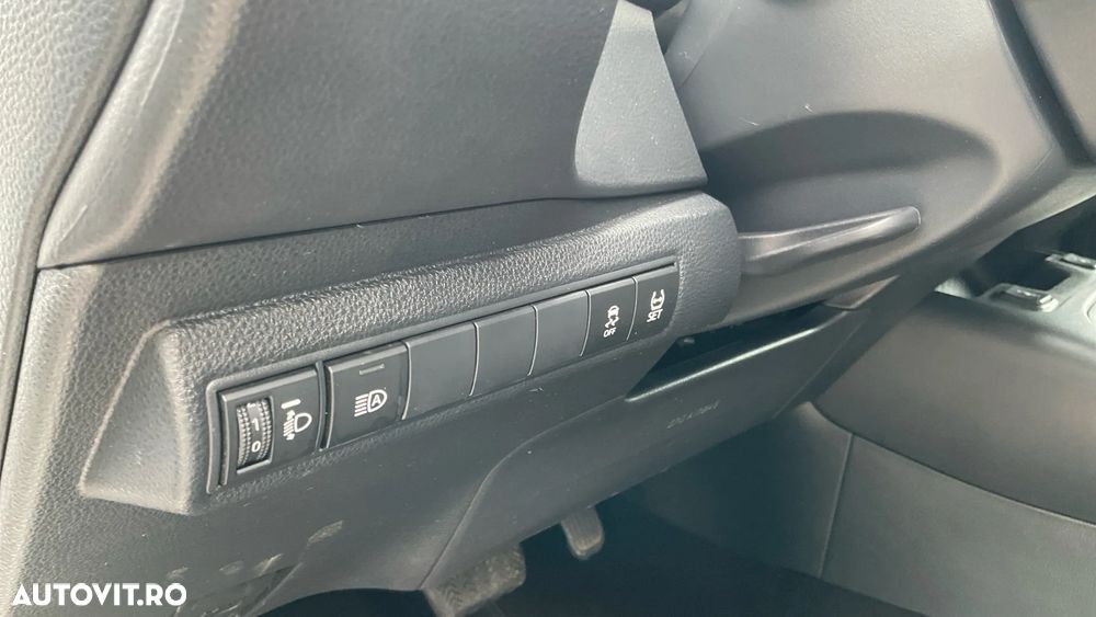 Toyota Corolla 1.8 HSD Business - 23