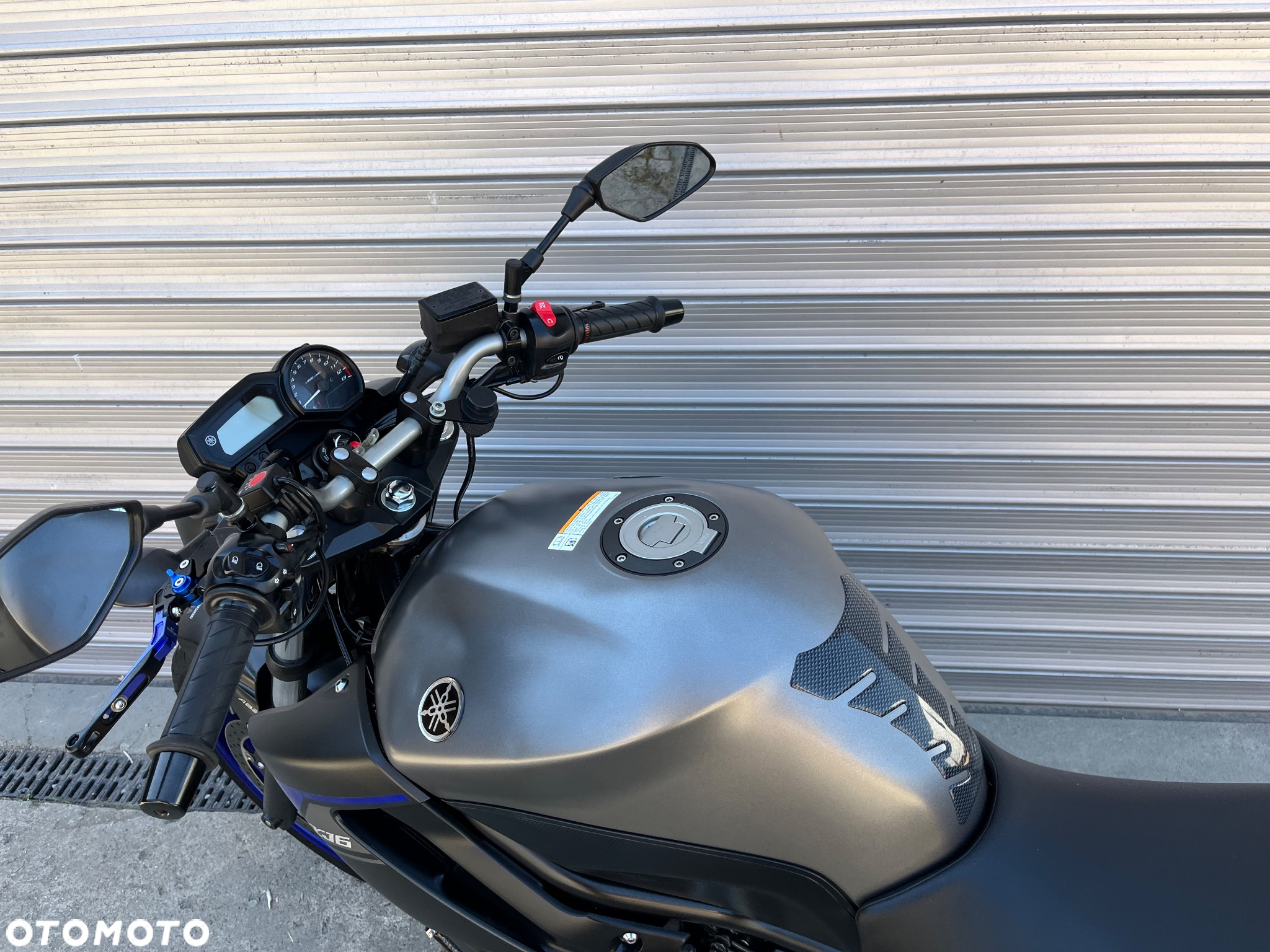 Yamaha XJ - 9