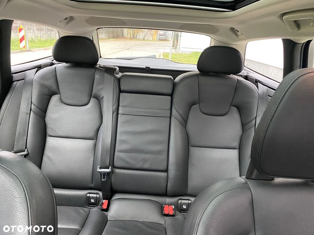 Volvo V90 D4 Momentum - 31