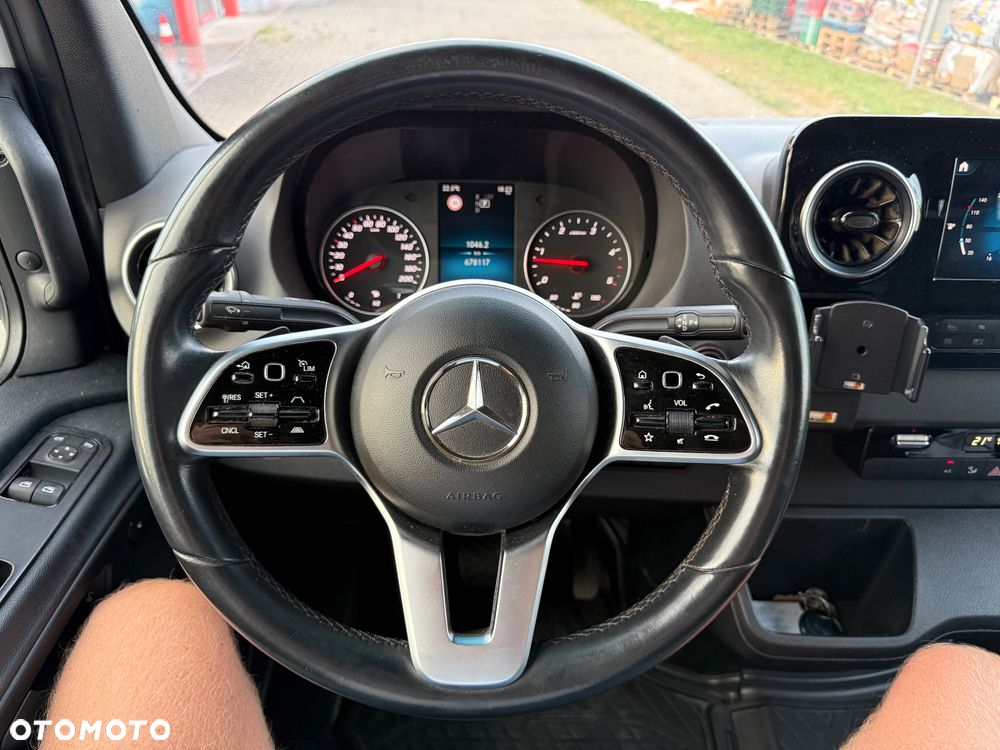 Mercedes-Benz Sprinter - 11