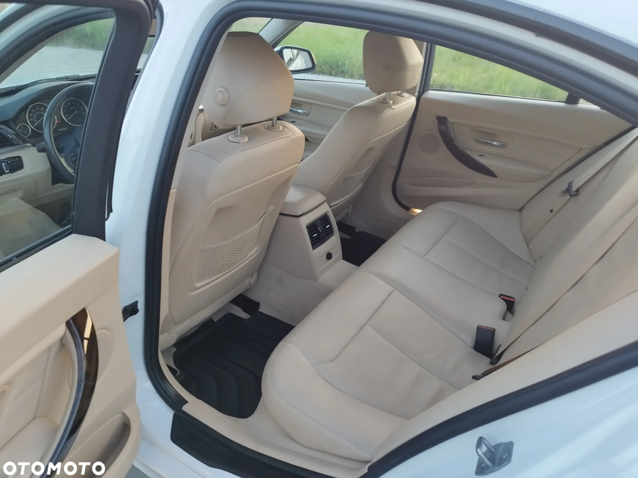BMW Seria 3 320i xDrive - 11