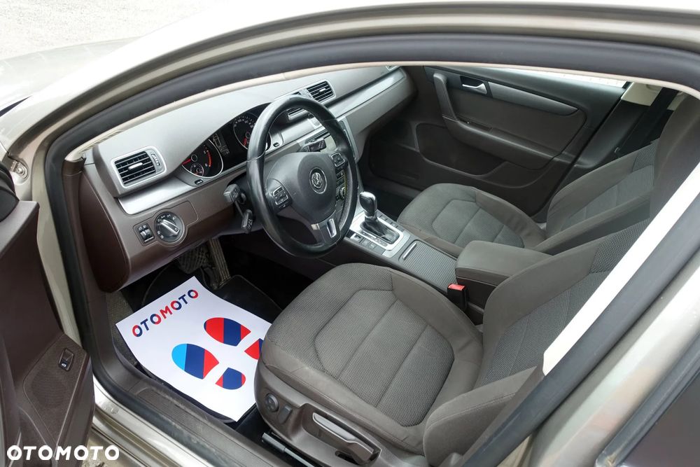 Volkswagen Passat 2.0 TDI DSG BlueMotion Technology Comfortline - 13