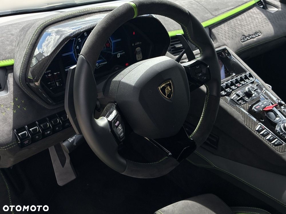 Lamborghini Aventador - 14