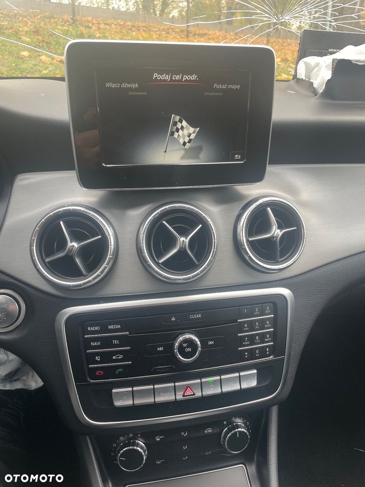 Mercedes-Benz CLA 200 7G-DCT AMG Line - 20