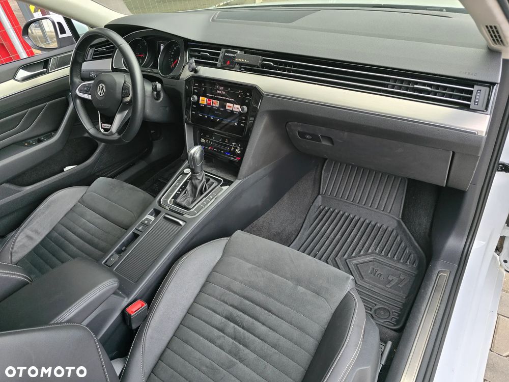 Volkswagen Passat 2.0 TDI SCR DSG 4Motion Elegance - 20