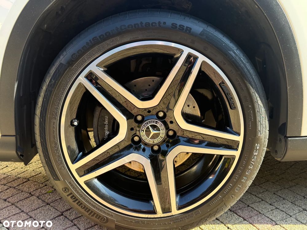 Mercedes-Benz GLA 220 4-Matic AMG Line - 24