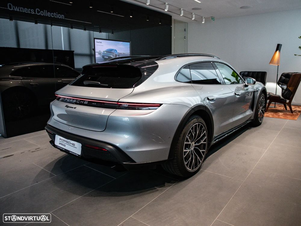 Porsche Taycan Cross Turismo 4 - 12