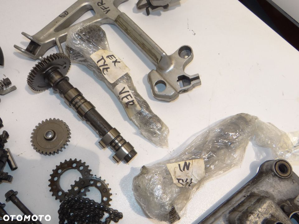 VFR 800 VTEC przekaźnii czujnik cewkofajka wałek rozrządu pokrywa krociec koło magnesowe R115 - 18