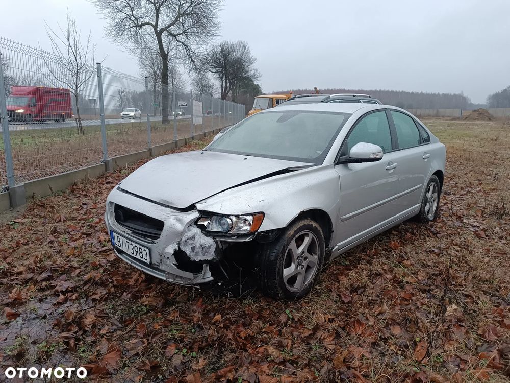 Auto na części - VOLVO S40 II 1.6 WSZYSTKIE CZĘŚCI  SILNIK SKRZYNIA Lakier 492 Silnik Skrzynia Drzwi Klapa Zderzak Lampa Lusterko Szyba Szyberdach Panorama Deska Kokpit Sterownik Moduł Czujnik Licznik Wyświetlacz Kierownica - 7