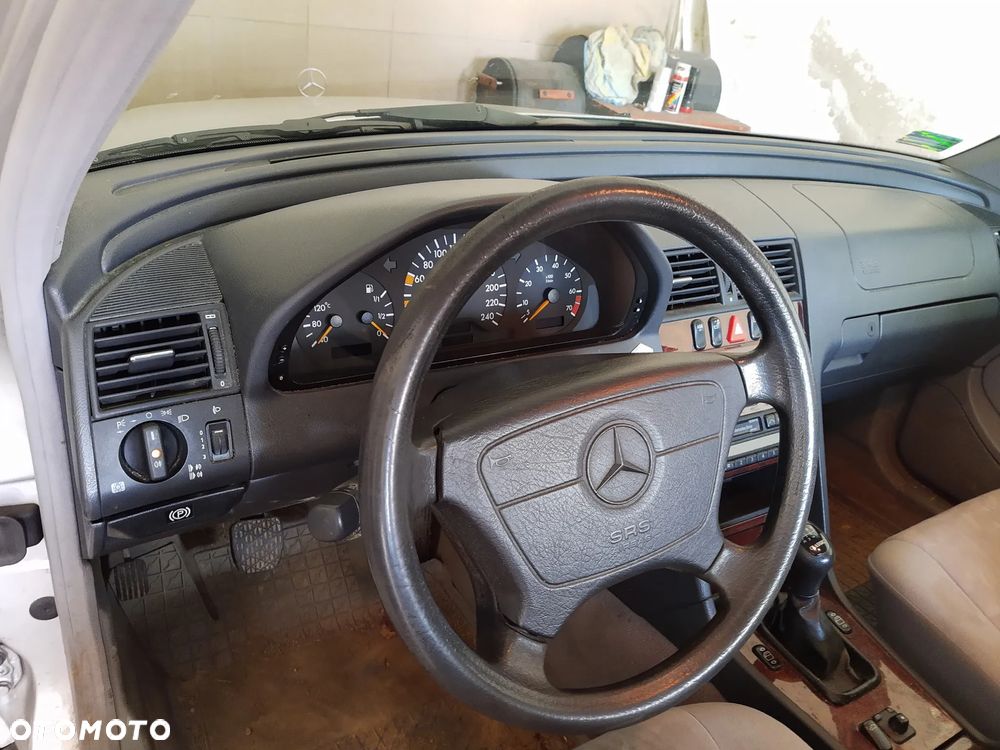 Mercedes-Benz Klasa C 200 T Classic - 6