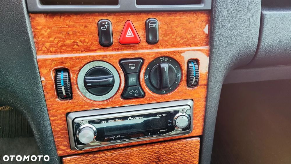 Mercedes-Benz Klasa E 200 CDI Elegance - 19