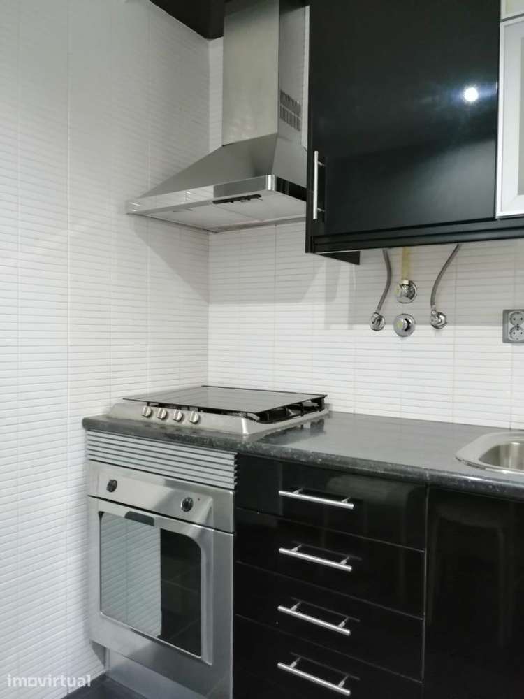 Apartamento T2 - junto às Colinas do Cruzeiro - Grande imagem: 2/33