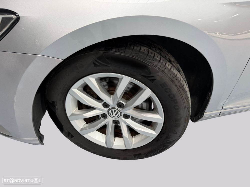 VW Passat 1.6 TDI Business DSG - 11