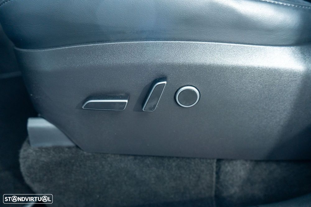 Tesla Model Y Long Range Dual Motor AWD - 9