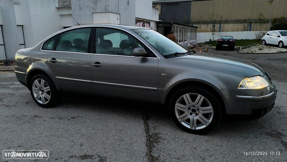 VW Passat 1.9 TDi Highline - 21
