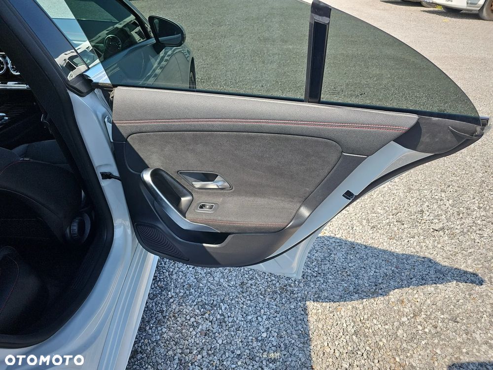Mercedes-Benz CLA 200 d AMG Line 8G-DCT - 24