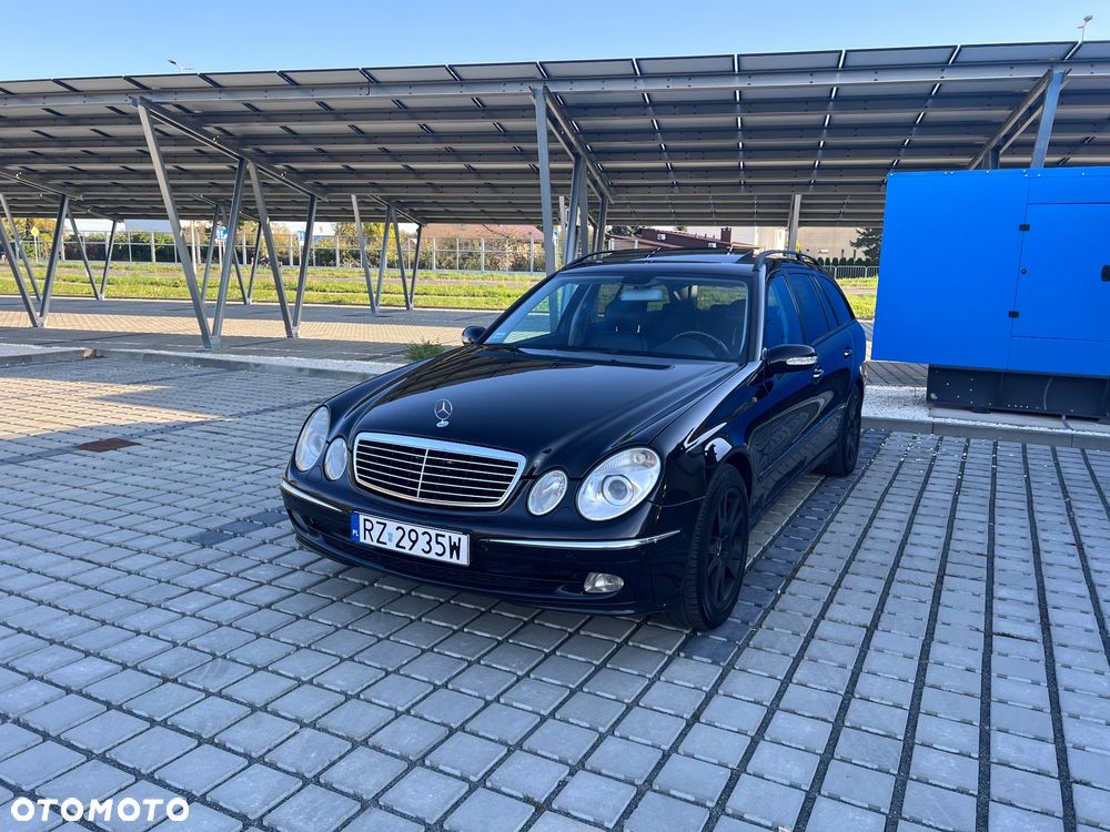 Mercedes-Benz E-Class 2004 photo 2