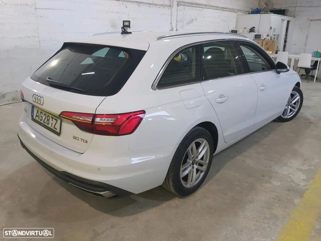 Audi A4 Avant 30 TDI S tronic - 3