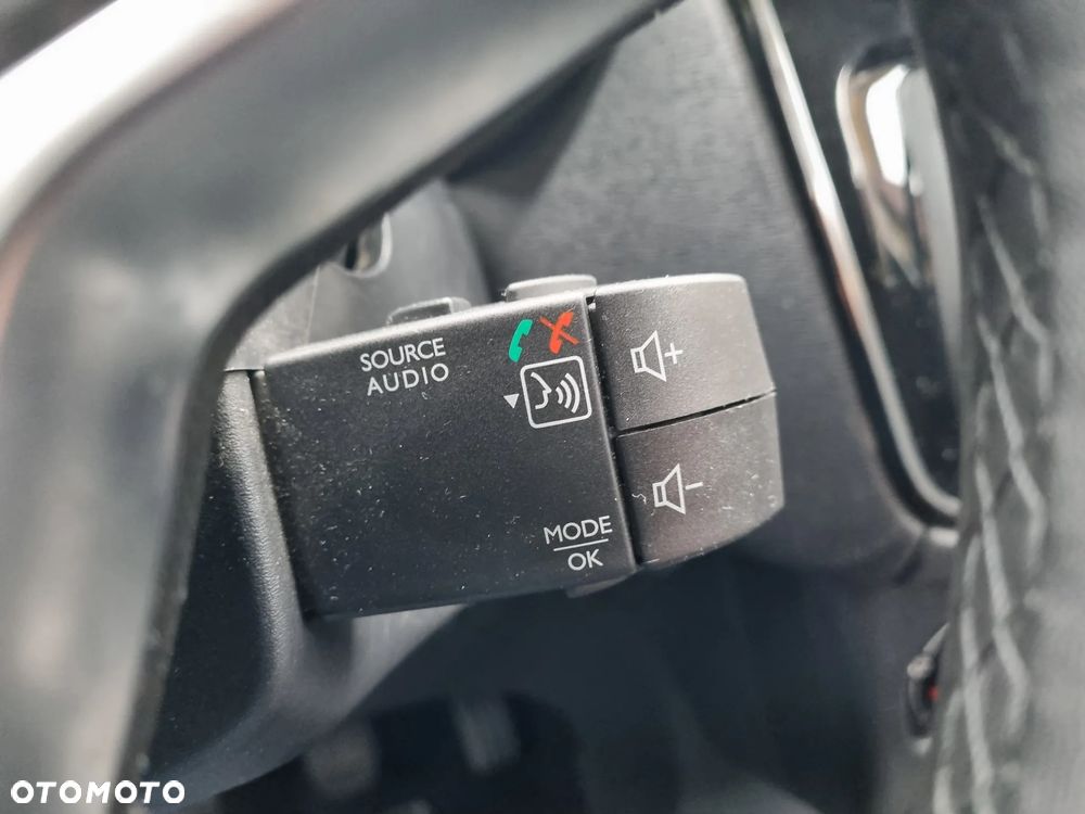 Dacia Lodgy 1.6 SCe Laureate S&S - 12