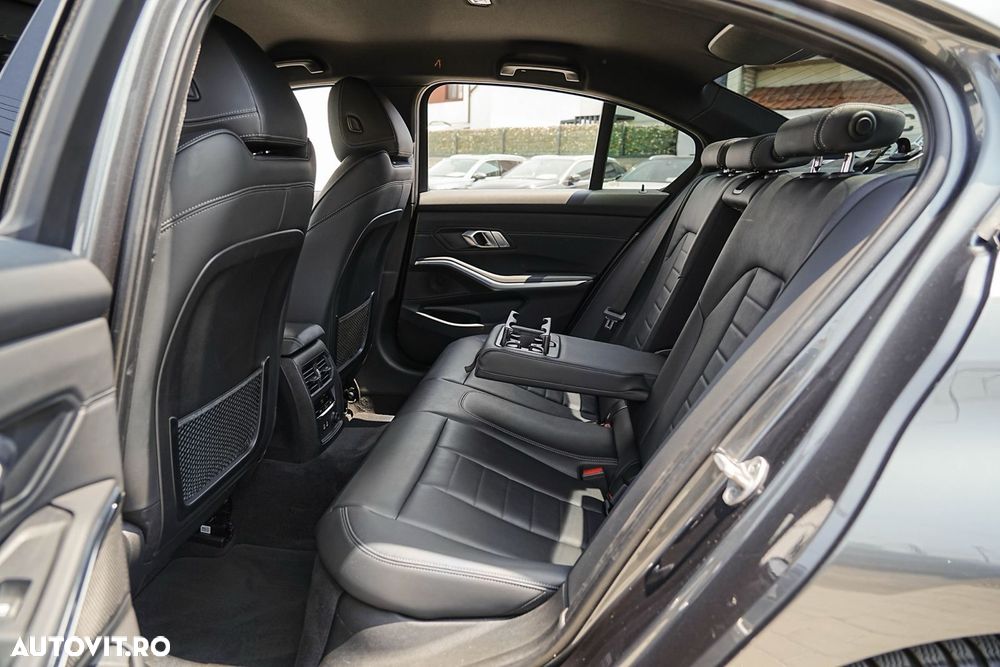 BMW Seria 3 330e Aut. M Sport - 12
