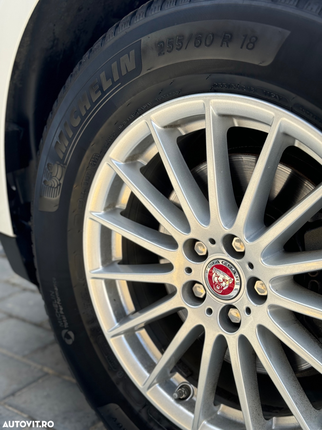 Jaguar F-Pace 20d AWD Pure - 13