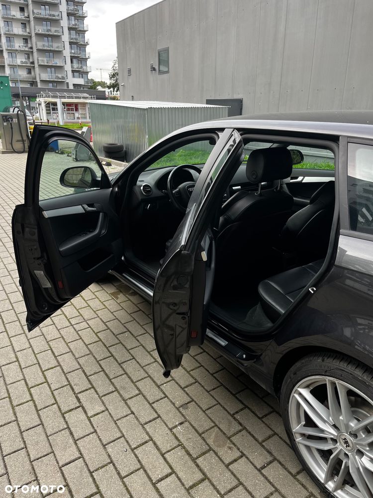 Audi A3 Sportback 1.6 TDI S line Sportpaket - 4