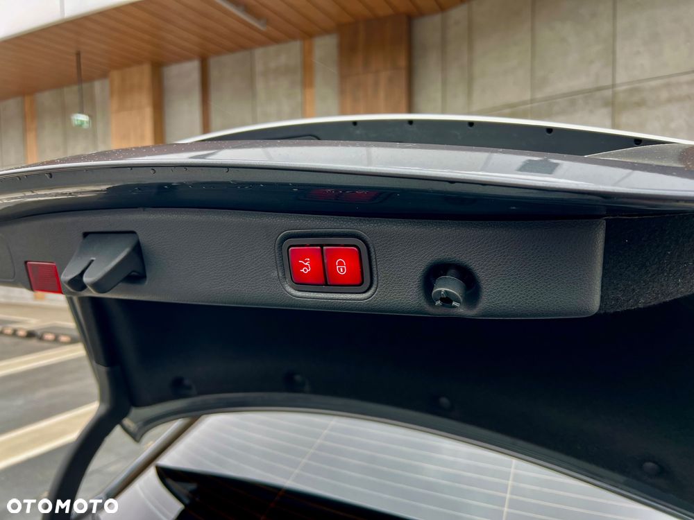 Mercedes-Benz Klasa E - 23