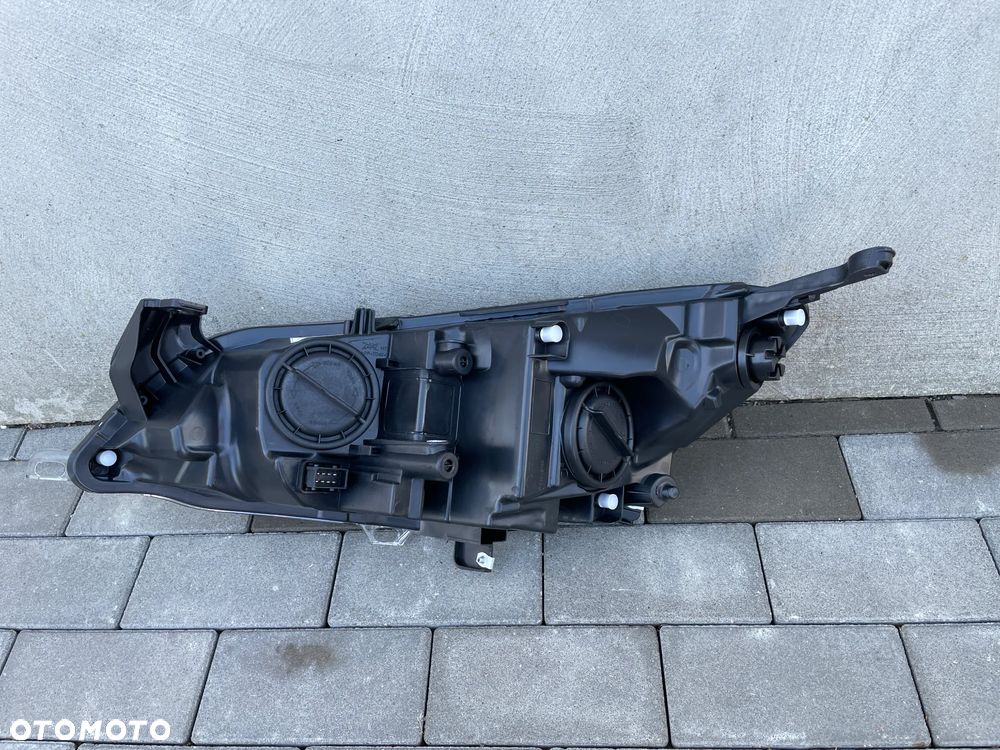LAMPA PRZEDNIA PRAWA OPEL ASTRA J   2009-2012 - CZARNA - 2