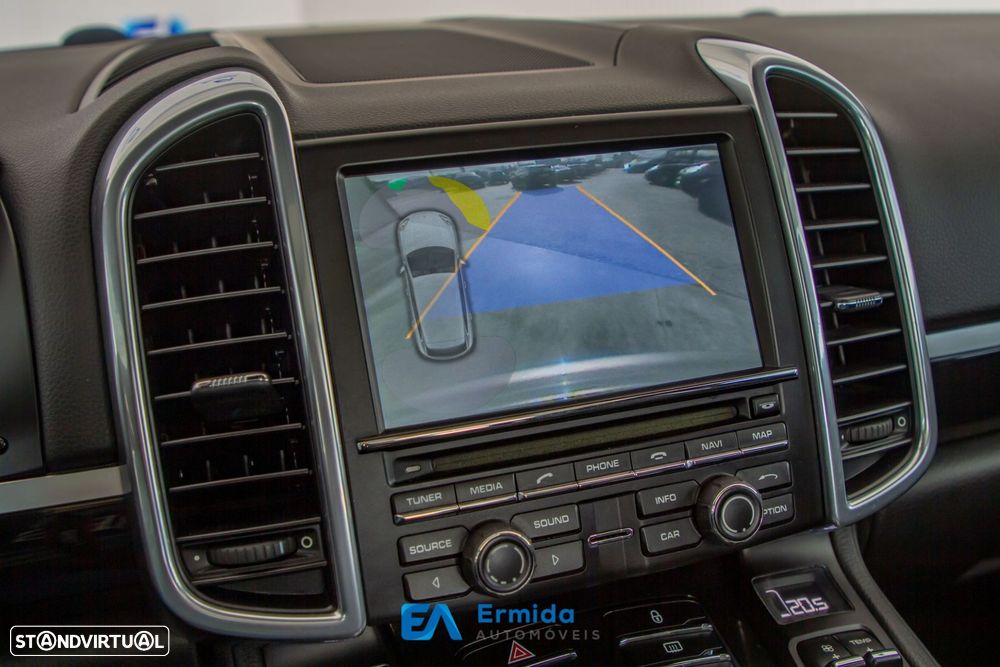 Porsche Cayenne - 34