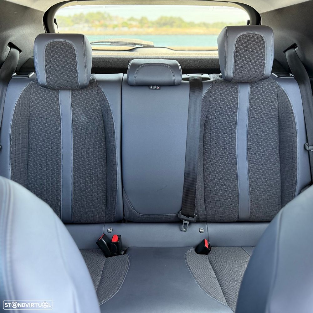 Peugeot e-2008 Allure Pack - 18