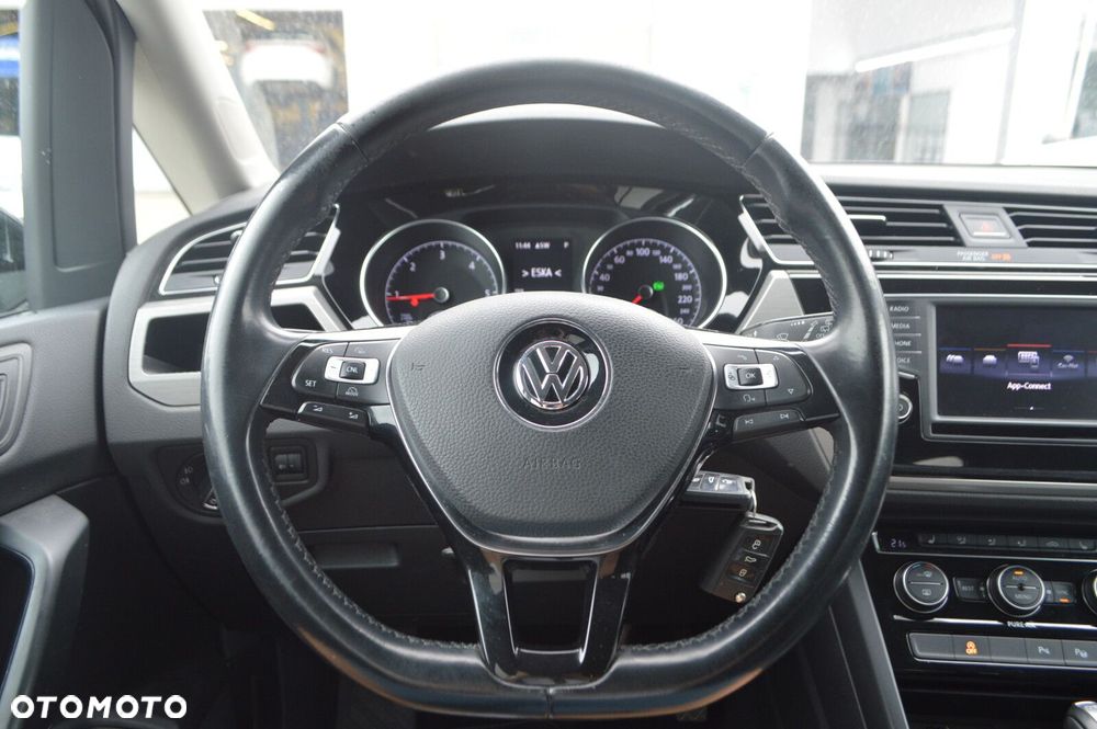 Volkswagen Touran - 11