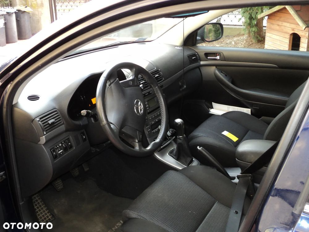 Toyota Avensis 1.8 VVT-i Combi Sol - 5