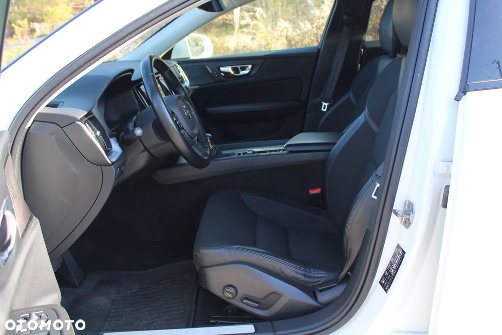 Volvo V60 Cross Country D4 AWD Geartronic Pro - 28