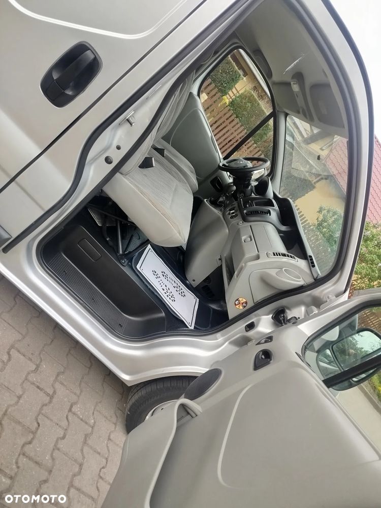 Renault Trafic - 22