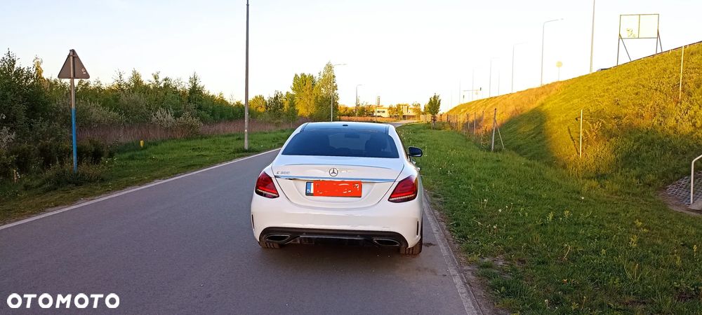 Mercedes-Benz Klasa C 300 T 9G-TRONIC AMG Line - 6