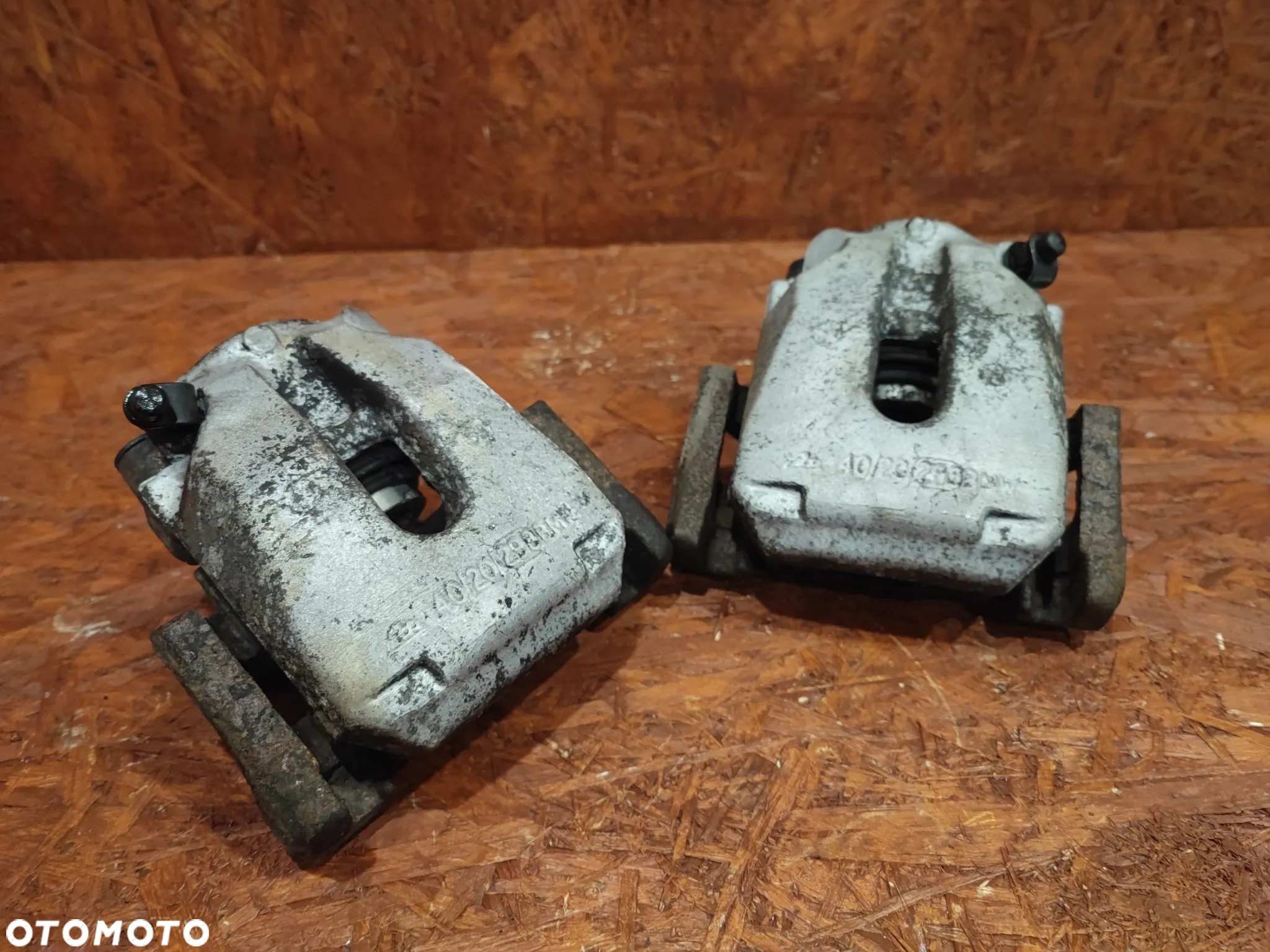 BMW E39 SEDAN ORYGINALNE ZACISKI TYŁ + JARZMA POD TARCZĘ 298MM W BARDZO DOBRYM STANIE O NR. 34 21 1 163 648 /  34 21 1 163 394 /  34 21 1 163 649 OEM SPRAWNE W 100% - 2