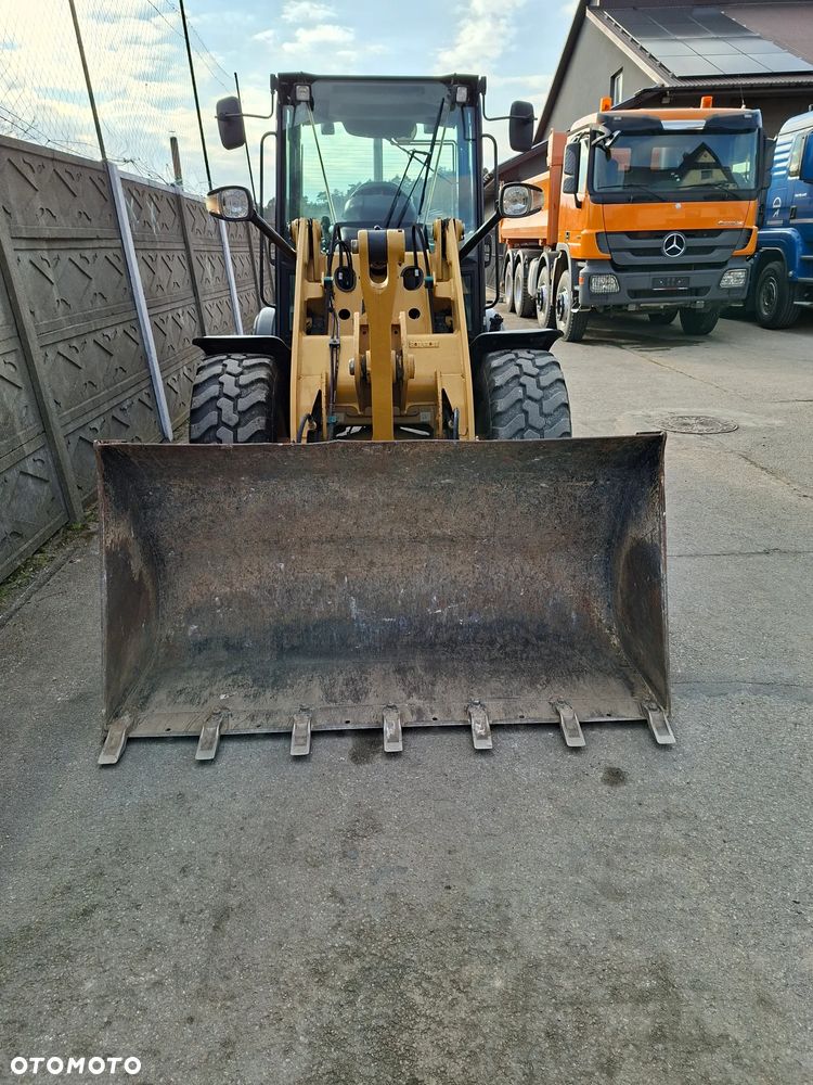 Caterpillar CAT 906 M - 12