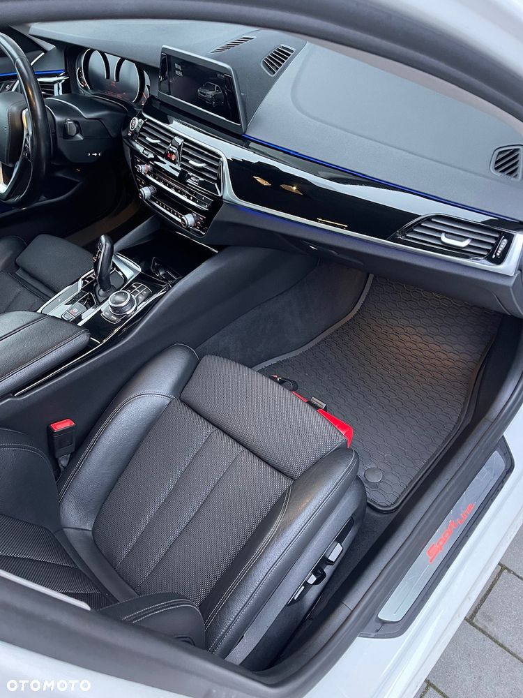 BMW Seria 5 518d Sport Line - 12