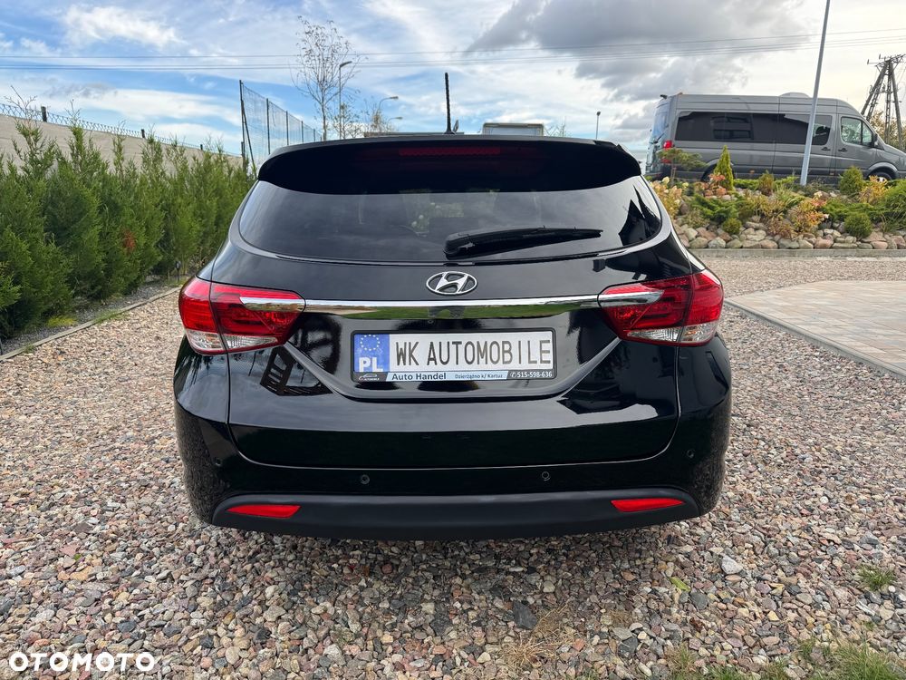 Hyundai i40 Kombi blue 1.6 Family+ - 15