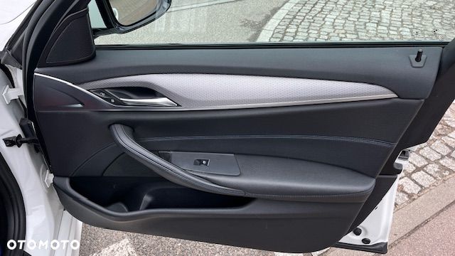 BMW Seria 5 520d xDrive M Sport sport - 28