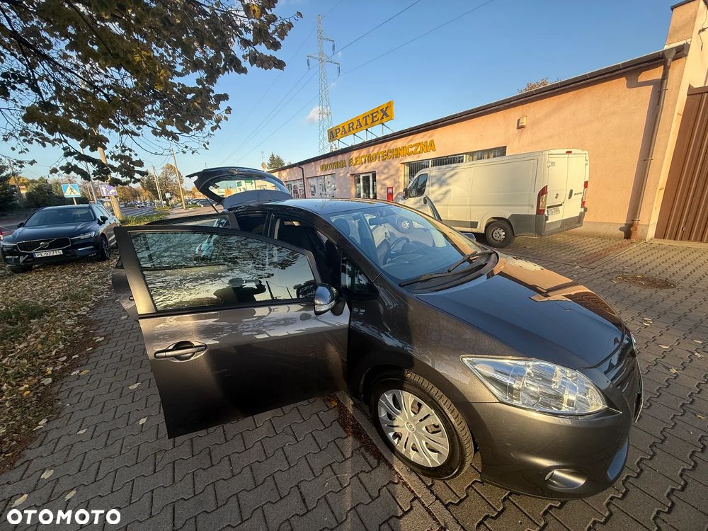 Toyota Auris - 16