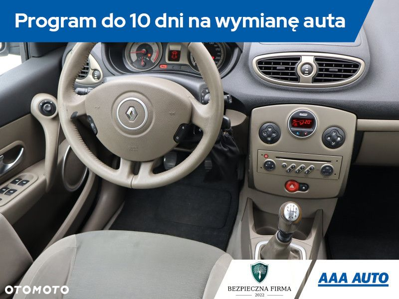 Renault Clio - 8