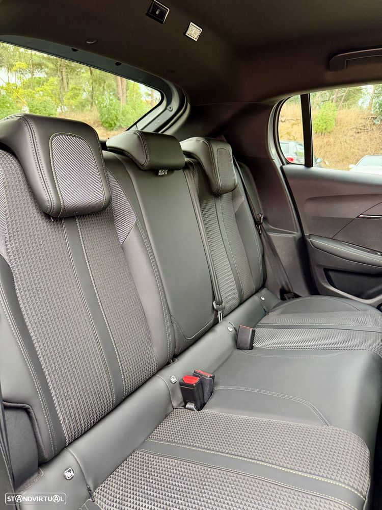 Peugeot 208 PureTech 100 EAT8 GT - 12